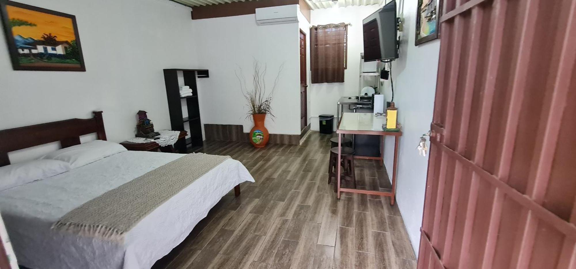 Sleep&Go! Cabinas En Siquirres Centro - Rafting Tour - Tarifa Corporativa Disponible Siqurres Da Alegria Exterior photo