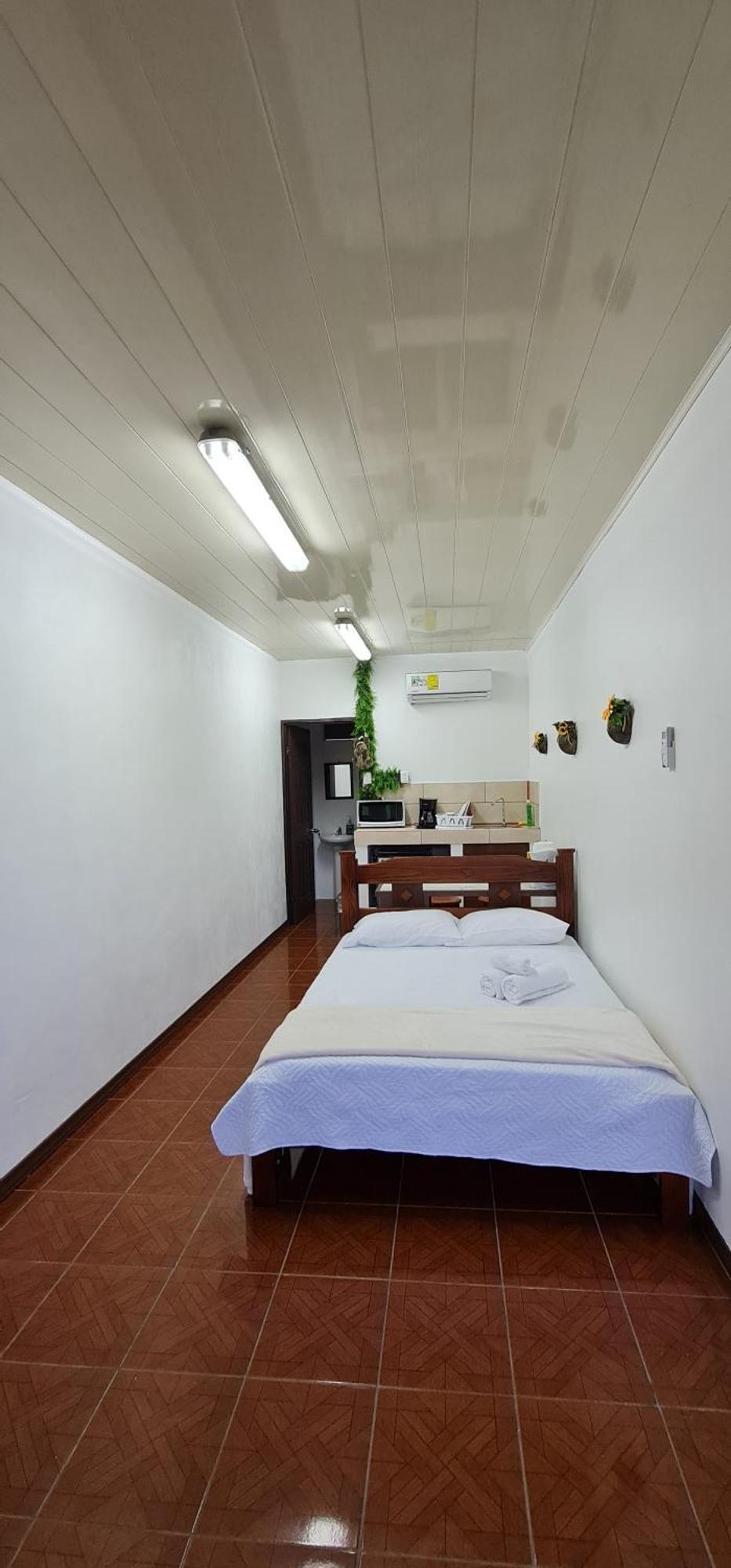Sleep&Go! Cabinas En Siquirres Centro - Rafting Tour - Tarifa Corporativa Disponible Siqurres Da Alegria Exterior photo